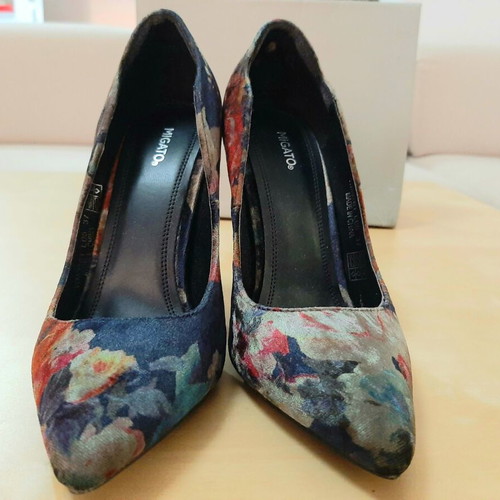 Migato blue velvet pumps new size 37