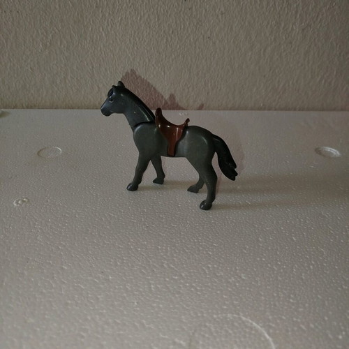 Γκρι άλογο Playmobil μεταχειρισμένο με σέλα
