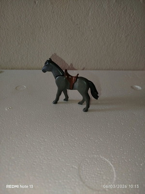 Γκρι άλογο Playmobil μεταχειρισμένο με σέλα
