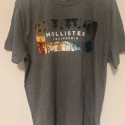 Hollister T shirt black like new, large with slim fit