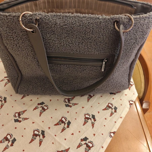 Fluffy Doca shoulder bag used, gray shearling, large with many pockets