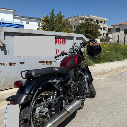 Benelli Imperiale 400 motorcycle like new, red