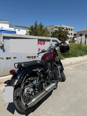 Benelli Imperiale 400 motorcycle like new, red