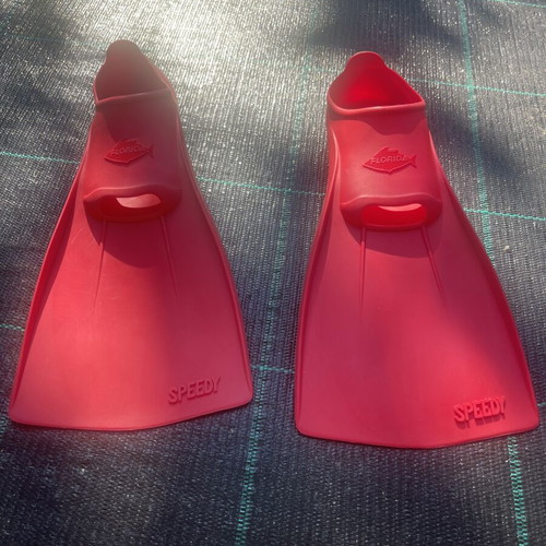 Speedo fins size 26-28 like new