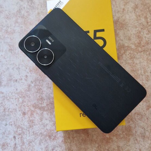 Realme C55 like new with 128GB and case