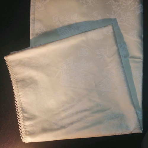 Tablecloth set new with 12 ivory cotton napkins