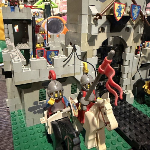 Lego Castle 6080 King’s Castle vintage, used with knights and accessories