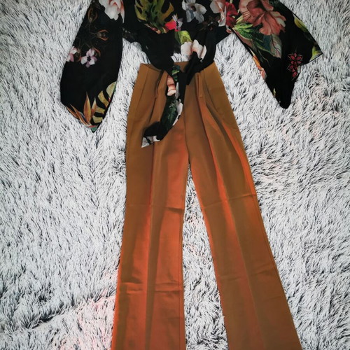 Beige pants like new with floral top gift