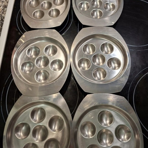 Escargot set with 6 plates, tongs & forks like new