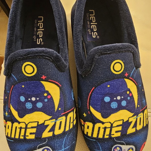 Neles boys' slippers size 32 like new, blue with Game Zone design