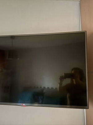 LG 42LB650V-ZN 42-inch LED TV used, Full HD, Smart 3D