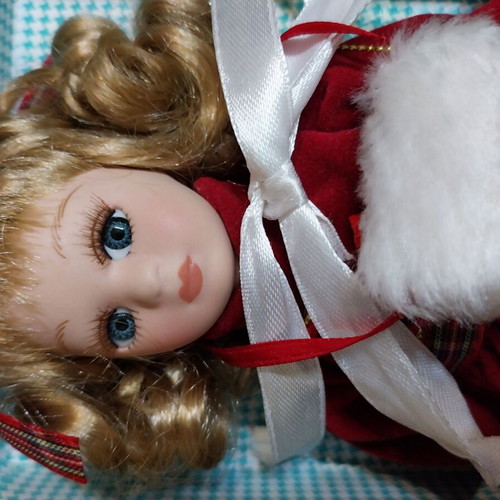 Victoria porcelain doll like new, limited edition with certificate