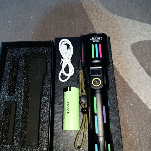 Rechargeable LED flashlight new with 26650 5000mAh battery