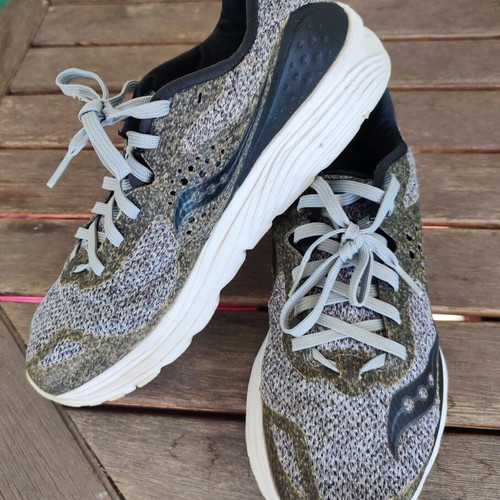 Men's Saucony Kinvara size 40 used gray athletic shoes