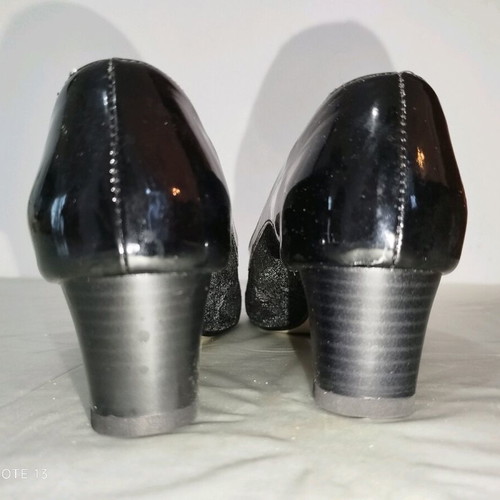 Adam's Shoes Size 40 Black Like New