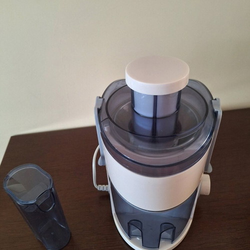 Avec juicer new with 2 speeds and stainless steel filter