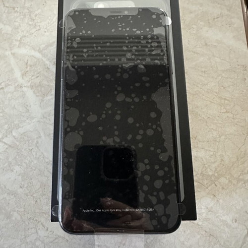 iPhone 11 Pro Max used, very good condition, battery health 77%