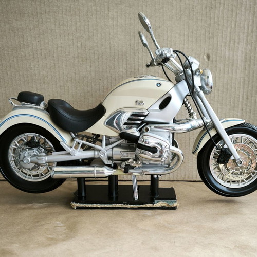 New Ray BMW R1200C 1/6 Scale Motorcycle model like new