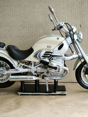 New Ray BMW R1200C 1/6 Scale Motorcycle model like new