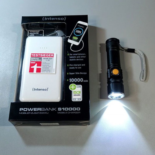 Intenso S10000 Slim powerbank used with metal flashlight full set