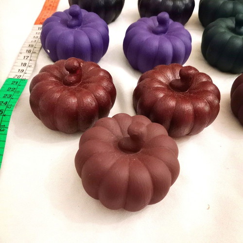 Resin pumpkins like new, pack of 10 for charms