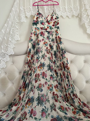 Karavan dress medium size like new