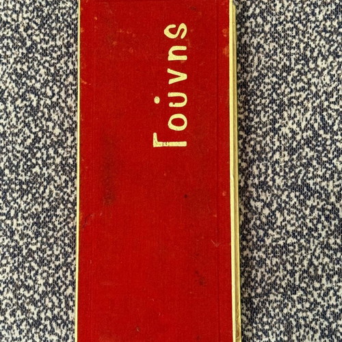 Gounis collectible box used with velvet lining