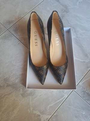 Guess Dabbey 2 Pumps Size 40 Brown New