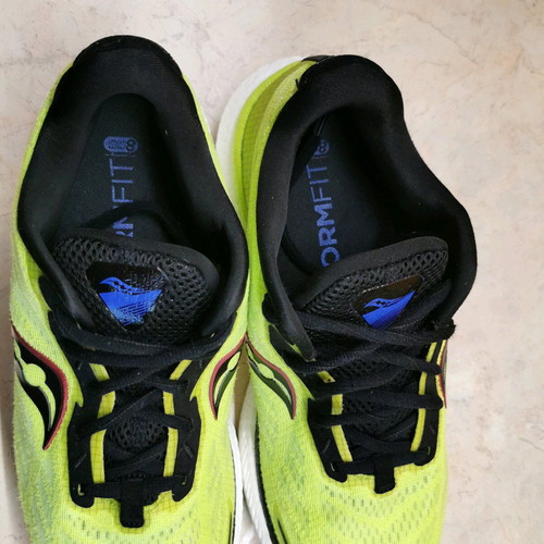 Saucony Triumph 19 running shoes like new, size 43, green