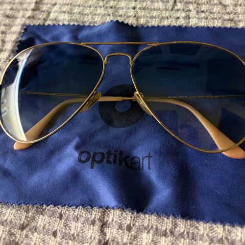 Rayban Aviator Unisex Sunglasses with Gold Metal Frame like new