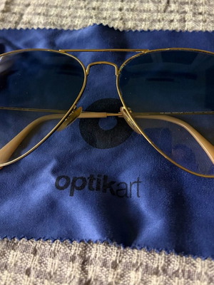 Rayban Aviator Unisex Sunglasses with Gold Metal Frame like new