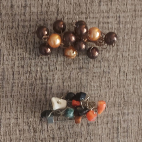 Set of handmade pins with beads and wire, new, 2 pieces