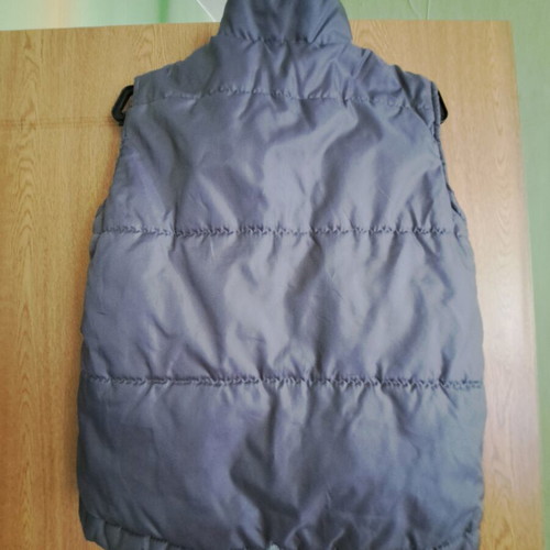 Children's vest like new, size 128 cm, gray with pockets