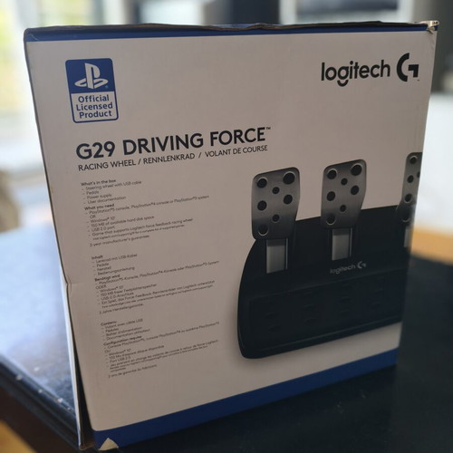 Logitech G29 Driving Force racing wheel compatible with PlayStation and PC