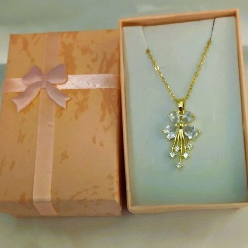 Flower stainless steel necklace golden with sparkling stones new