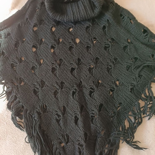 Poncho French Connection like new, black, one size