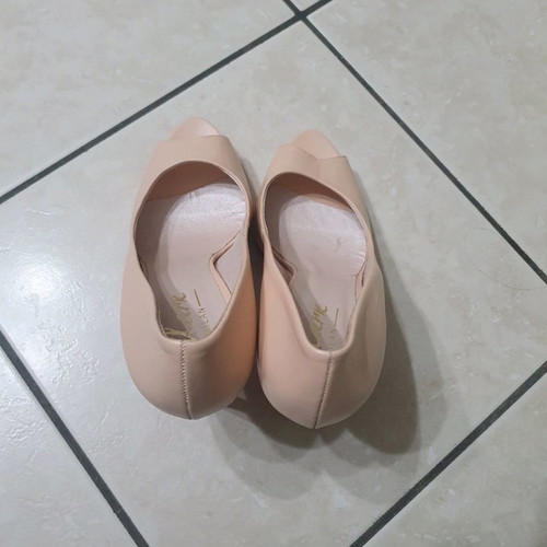Mark Milan pumps new, beige, size 39