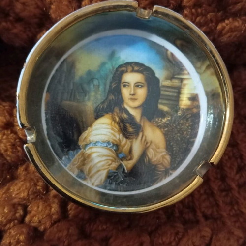 Decorative Ashtray 10 cm like new
