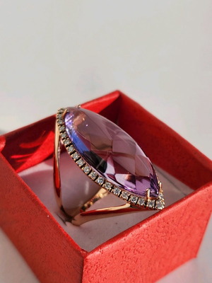 Gold 18K ring with amethyst and 38 diamonds used