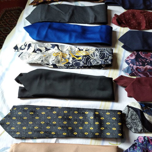 Men's vintage silk and synthetic ties, pack of 21, used