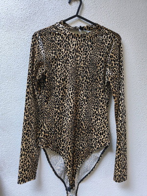 H&M Small leopard print bodysuit like new