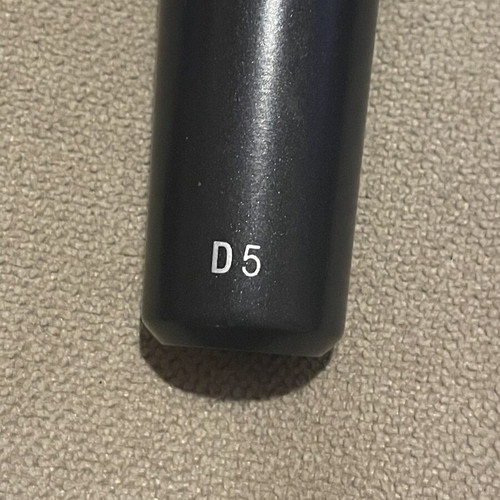 AKG D5 dynamic microphone with accessories