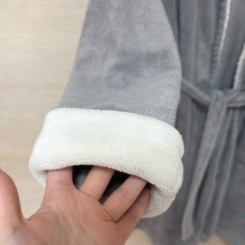 Fleece hooded warm bathrobe with pockets, Cool brand
