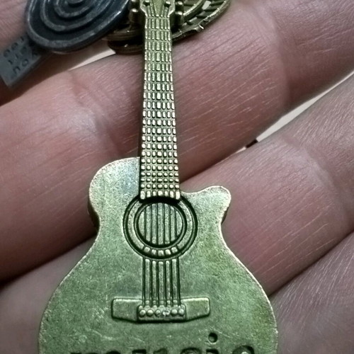 Men's guitar keychain new, brown with gold details