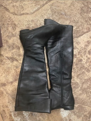 Leather boots size 36, black