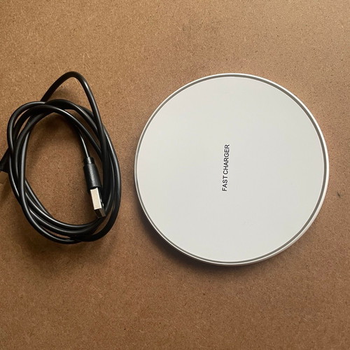 Wireless charging pad like new with USB Type C cable