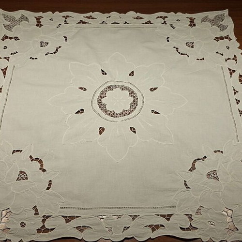 Vintage Richelieu tablecloth with intricate cutwork embroidery and spider motif (78x76 cm)