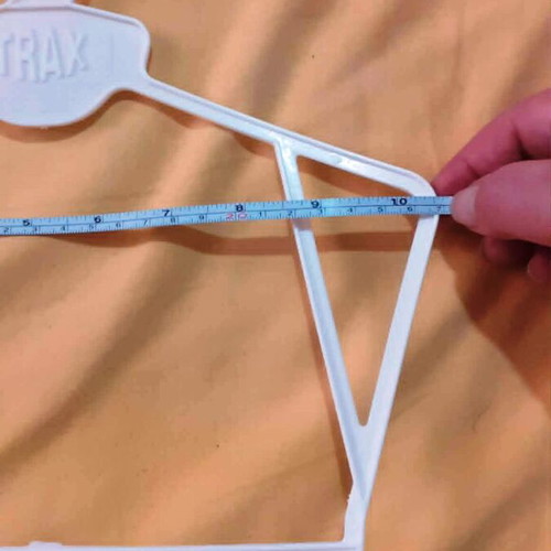 Trax children's plastic hangers set of 5 white like new