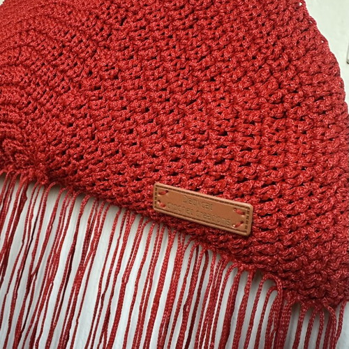 Handmade knitted shoulder bag with gold chain and fringes, red