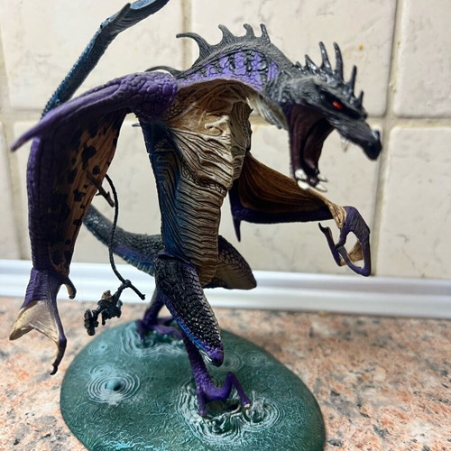 Wyvern miniature like new, painted with custom base